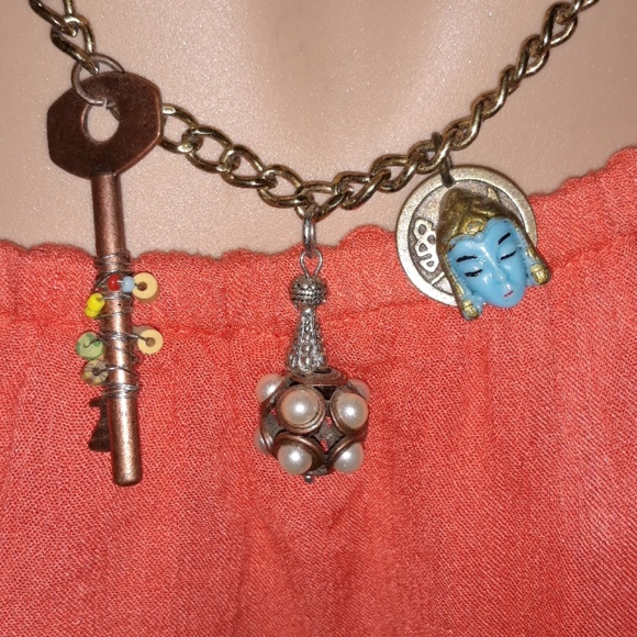 *Necklace with three charms let buddha and Pearl's - Picture 7 of 8